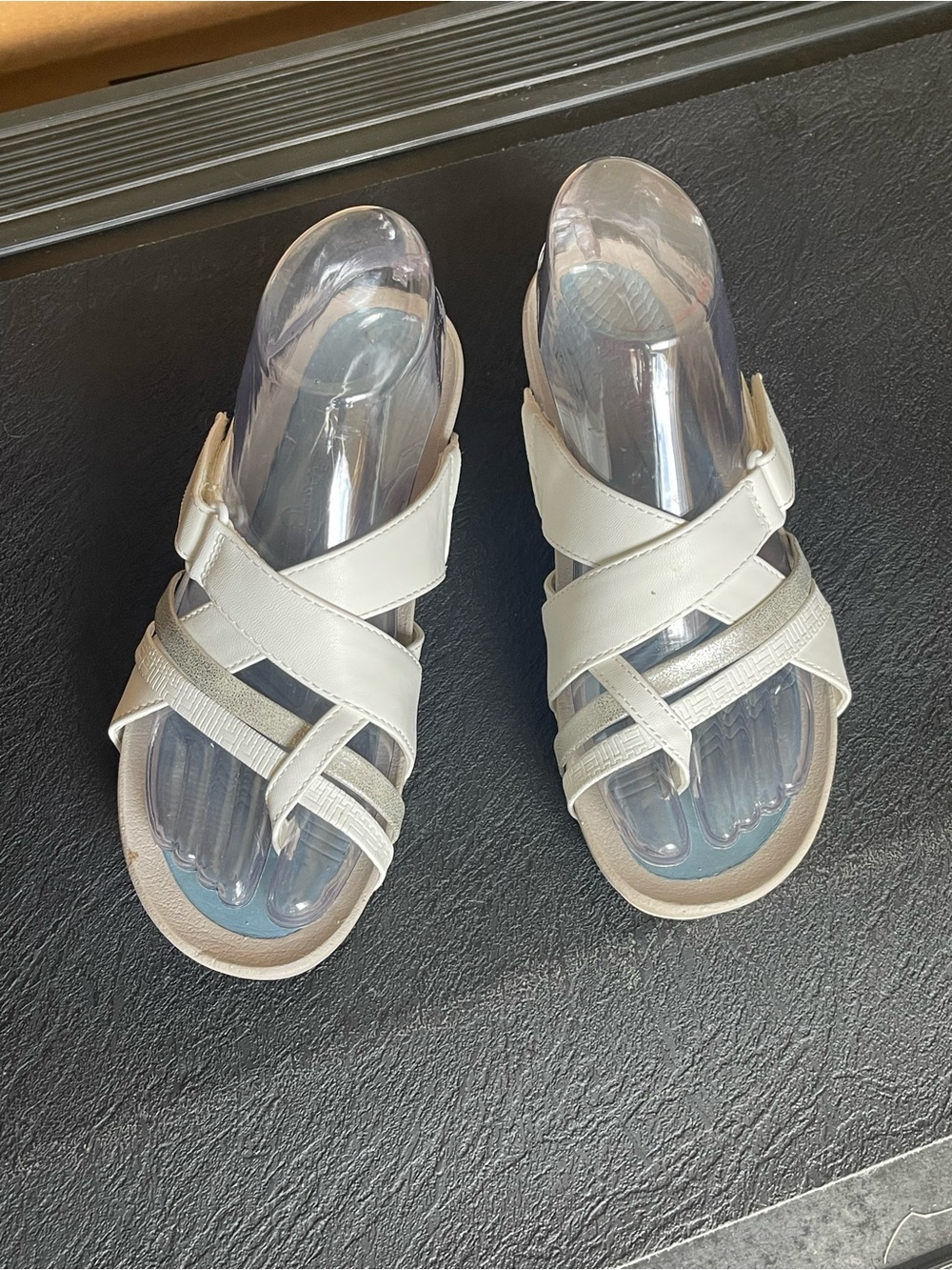 BareTraps White Crisscross Comfort Sandals -Aster 6.5